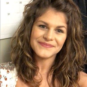 Meet your Posher, Elise